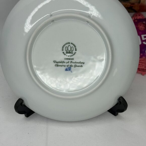 1990 Bing & Grondahl Porcelain Christmas Plate "Changing of the Guards" - Picture 7 of 7